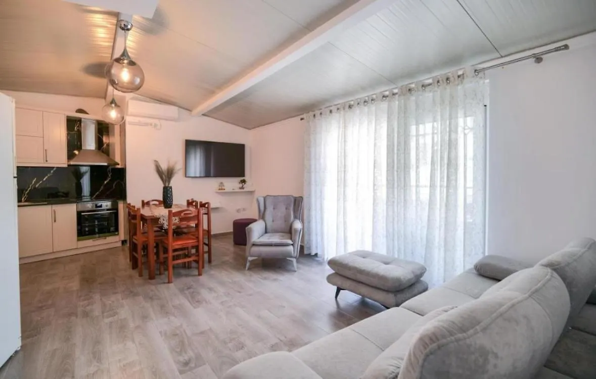 Coastal Dwell Apartment Sarande