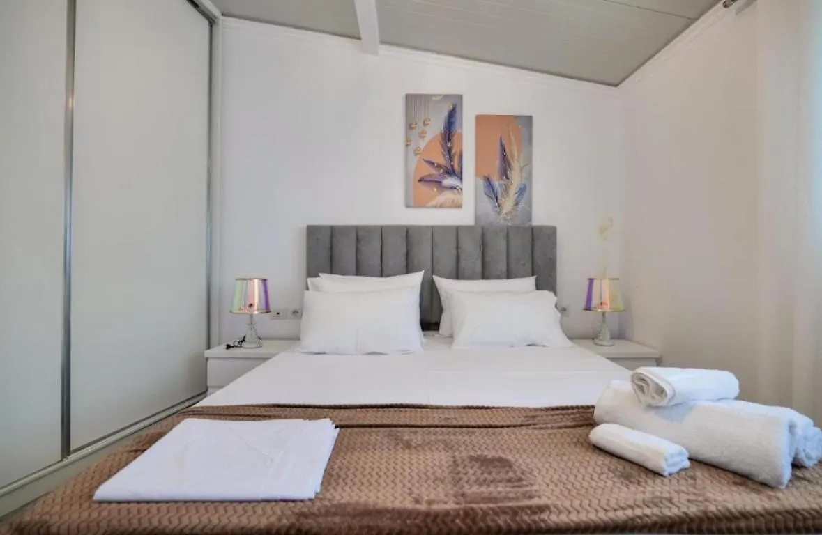Coastal Dwell Apartment Sarande