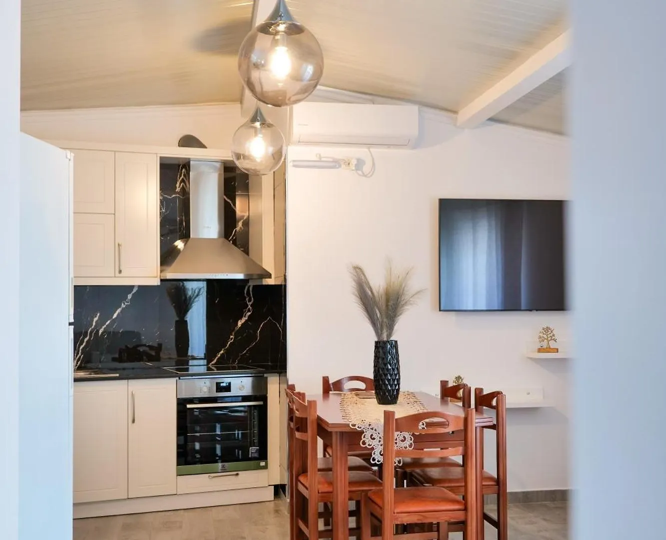 Coastal Dwell Apartment Sarande