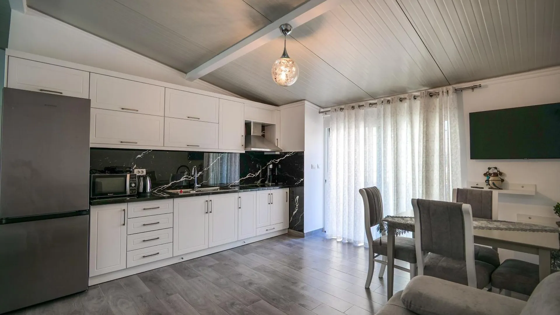 Coastal Dwell Apartment Sarande