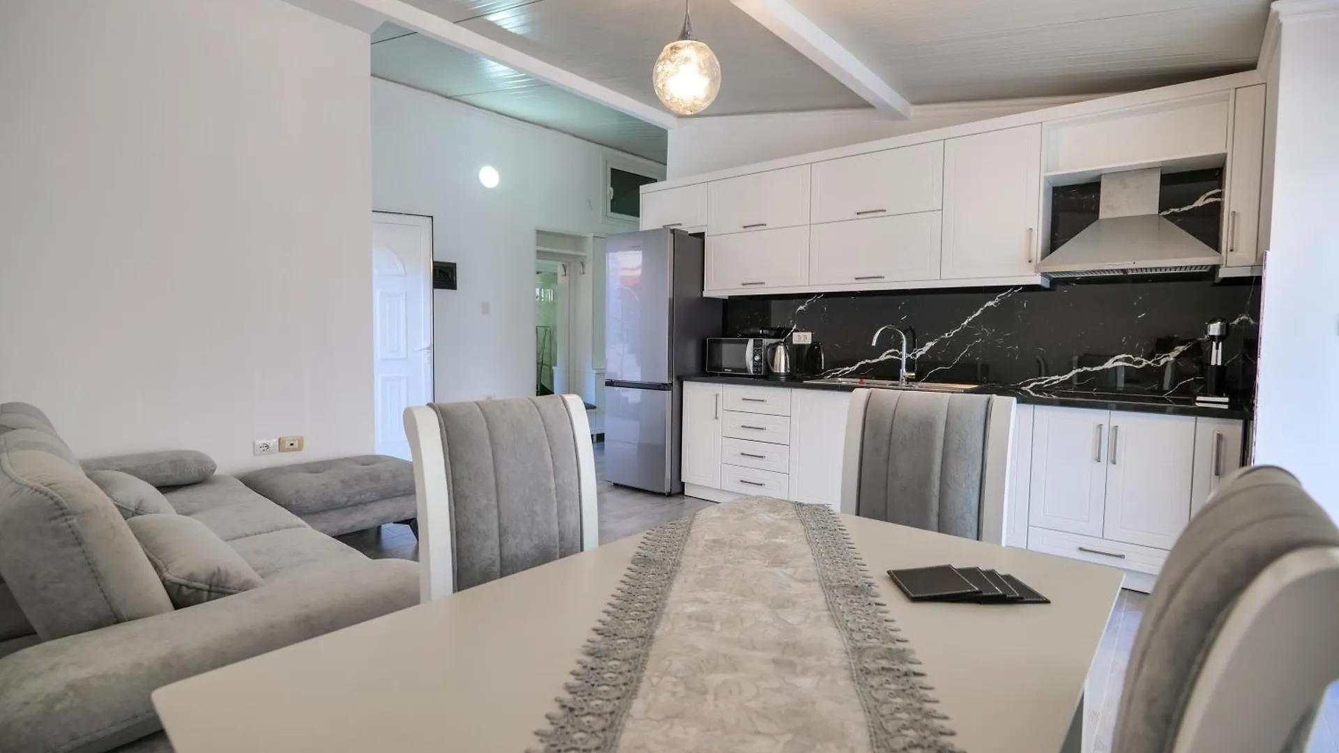 Coastal Dwell Apartment Sarande