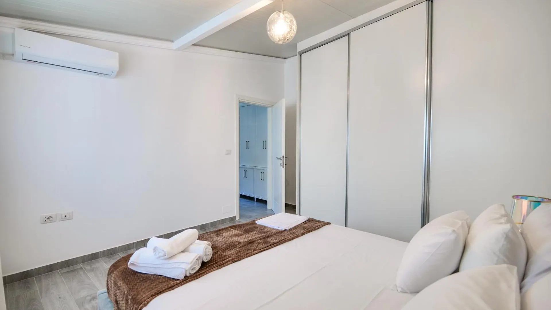 Coastal Dwell Apartment Sarande